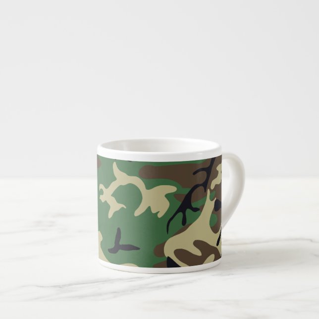 Les militaires camouflent la tasse (Devant droit)
