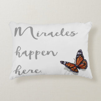 Les miracles se produisent ici coussin