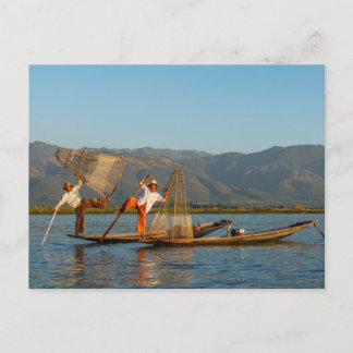 Les pêcheurs du lac Inle sur la carte postale du M