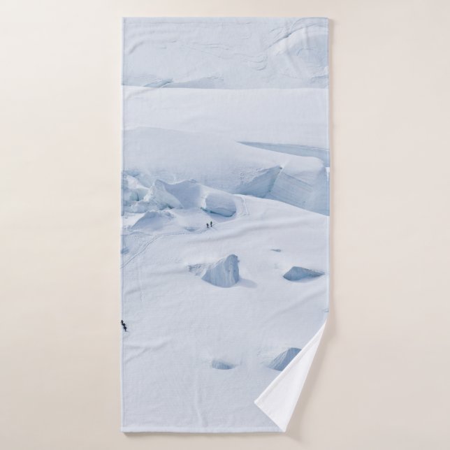 LES PERSONNES SUR LA NEIGE COUVERT LE SOL PENDANT  (Serviette de bain)