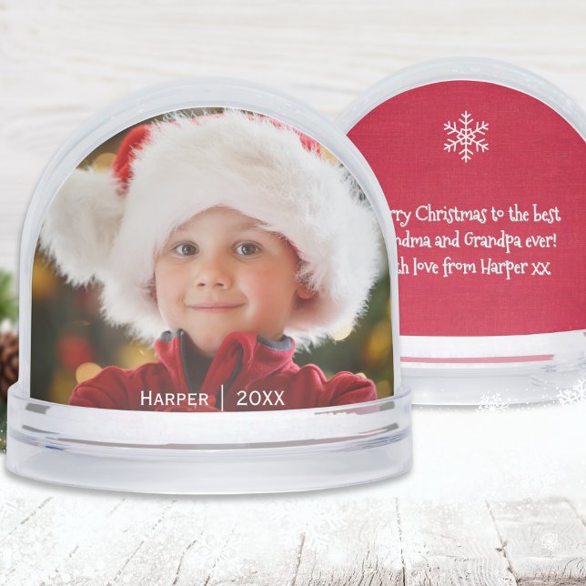 Les petits-enfants gardent une photo pour les gran (A festive snow globe with custom photo, name and year on the front, personalized message on the back)