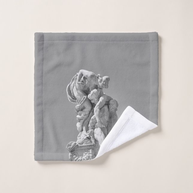 Les sculptures romaines dans la composition modern (Gant de toilette)