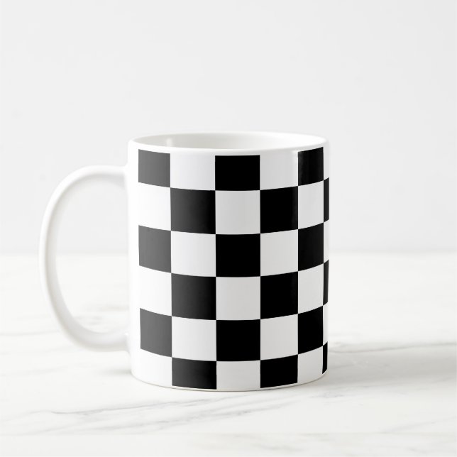 Les tasses de motif du jeu d'échecs. (Gauche)