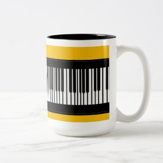 Les tasses et les tasses uniques ont conçu par