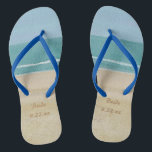 Les tongs Mariages de la mariée de sable de la pla<br><div class="desc">Ces tongs de scène de plage sont prêts pour la mariée le jour de son mariage. Elles sont agrémentées d'un joli tableau de sable,  d'océan et de ciel,  et chaque chaussure dispose d'un espace réservé pour la date mariage.</div>