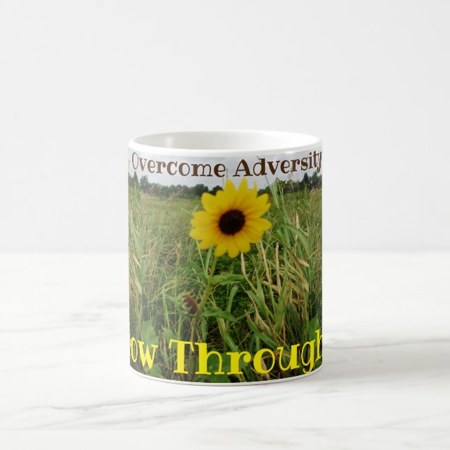 Les tournesols surmontent l'adversité - Mug (Centre)