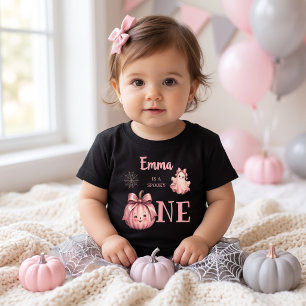 Les Tous Petits Custom Name est un T-Shirt Rose pour Pinkoween Fil