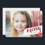 LETTRE JEUX MOYEN Carte photo de vacances<br><div class="desc">Un accueil "joyeux" moderne est à l'avant et au centre de ce design qui incorpore du texte en lettres de brosse et un accent de look peint pour un look contemporain unique. Envoyez un salut mémorable à votre famille et à vos amis avec ce carte photo qui présente une photo...</div>