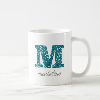 Lettre M Aqua Parties scintillant bleue Mug person
