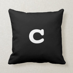 Lettre minuscule c de coussin noir et blanc