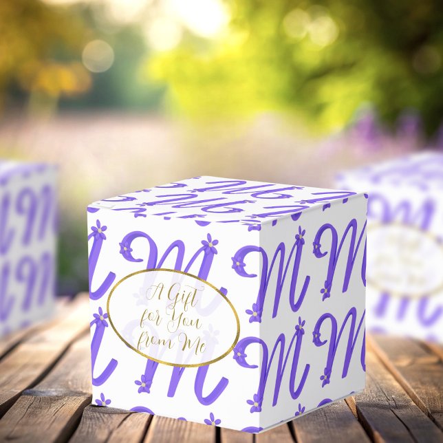 Lettre violet M Ballotins blancs initiaux (A cute favor box perfect for you. Just add your short message)