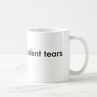 L'étudiant déchire la tasse