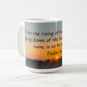 Levée et réglage du psaume solaire 113:3 Mug