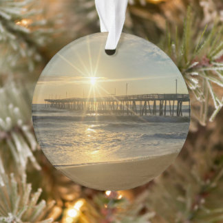 Lever de soleil stupéfiant à Virginia Beach Pier -