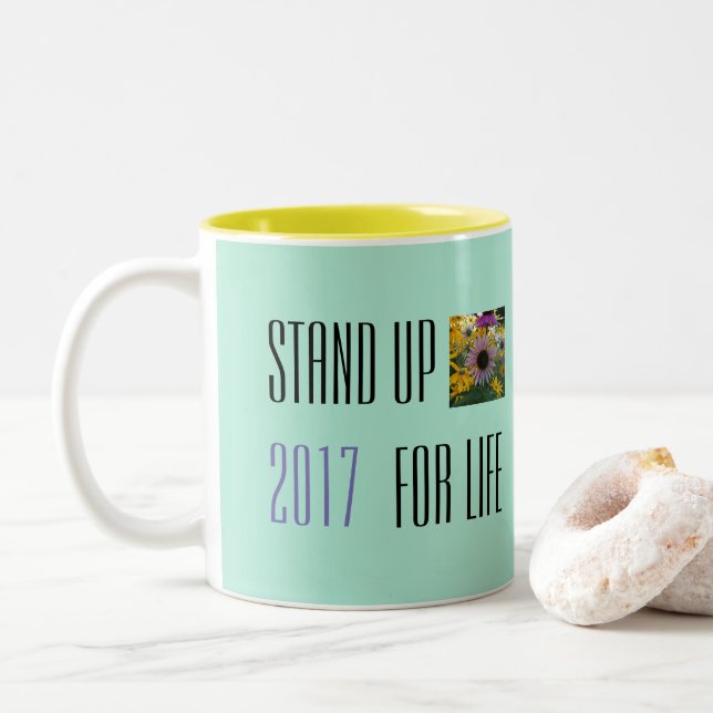 LEVEZ-VOUS POUR LA TASSE 2017 DE LA VIE (Avec donut)