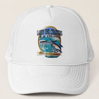 L'extrémité de terres affrète le casquette