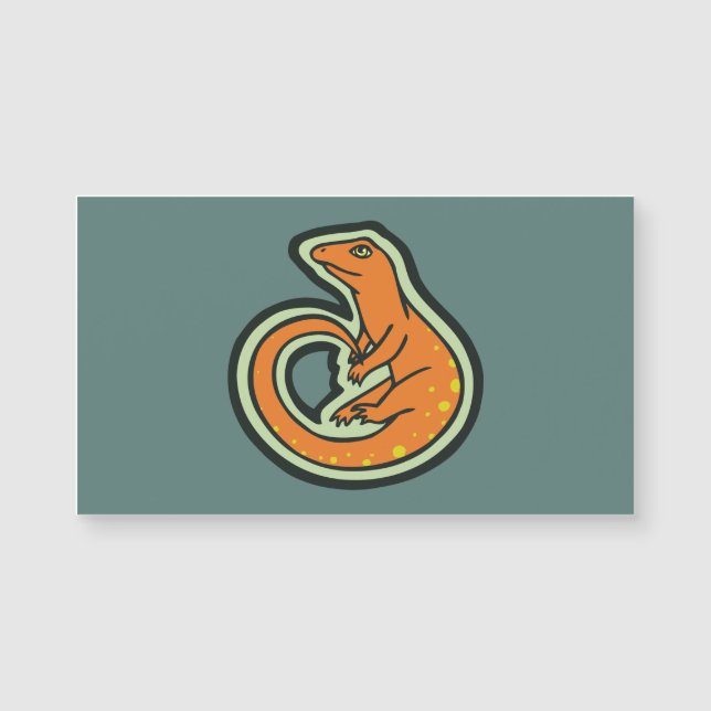 Lézard orange de longue queue avec des taches (Devant)