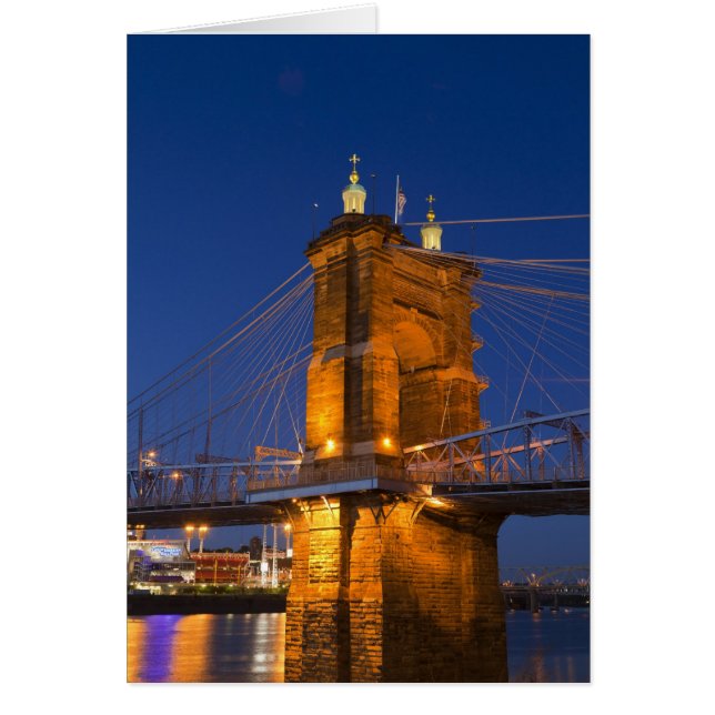 L'horizon de Cincinnati, Ohio, États-Unis au crépu (Devant)