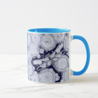 Libellule dans la tasse de ciel