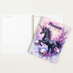 Licorne éclairée par la lune parmi les roses oubli