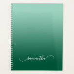 Light sarcelle Chasseur Vert Ombre Courbe Volute N<br><div class="desc">Créez votre propre élégant planificateur vierge de style script à volutes courbes pour elle. Si vous changez la couleur de la police, assurez-vous de personnaliser la couleur de l'ombre portée. Moderne style de calligraphie manuscrit à volutes courbes et chic pour elle. L'arrière-plan présente un graphique à dégradé de sarcelle clair...</div>