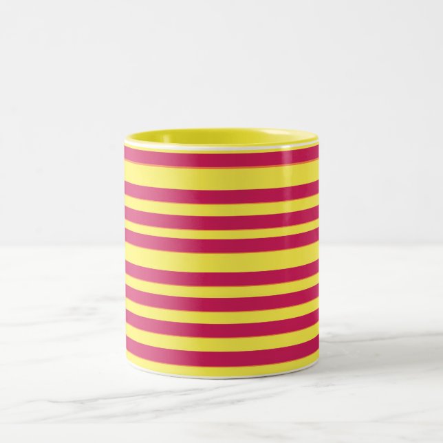 Lignes d'humeur printanière jaune et rouge Mug à d (Centre)