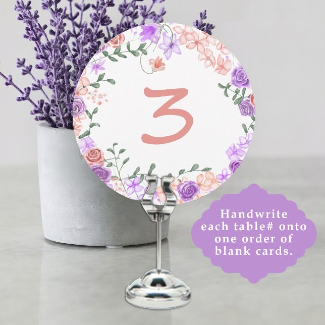 Lilac & Pêcher Floral Mariage Numéro de table Sign (wedding reception table number sign, purple lavender lilac peach rose pink roses border around edge)