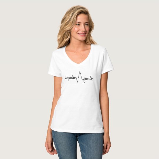 L'impulsion trouve la pièce en t du V-Cou des T-shirt