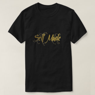L'individu a fait le T-shirt de feuille d'or
