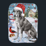 Linge De Bébé Greyhound Winter Wonderland Christmas Joie<br><div class="desc">Ce design festif reflète l'esprit joyeux de la période des fêtes, avec un adorable petit portant un chapeau de Père Noël. Le chien est niché dans un pays des merveilles hivernales, avec un bonhomme de neige, un sapin de Noël décoré et des cadeaux joliment emballés. Les flocons de neige tombent...</div>