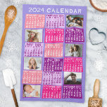 Linge De Cuisine 2024 Année Calendrier mensuel Mod photo Collage<br><div class="desc">Cette serviette de cuisine mensuelle personnalisée 2024 année calendrier a un look géométrique moderne du milieu du siècle avec blocs de couleur asymétriques et typographie de style papier découpé. Les couleurs sont toutes dans les tons roses et violets. Utilisez les modèles faciles pour ajouter six de vos photos préférées (le...</div>