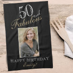 Linge De Cuisine 50 et fabuleux Elegant 50e Anniversaire Photo<br><div class="desc">50 et Fabulous Elegant 50th Birthday Photo serviette de cuisine. Élégant script en blanc et or. Ajoutez votre nom et votre photo.</div>