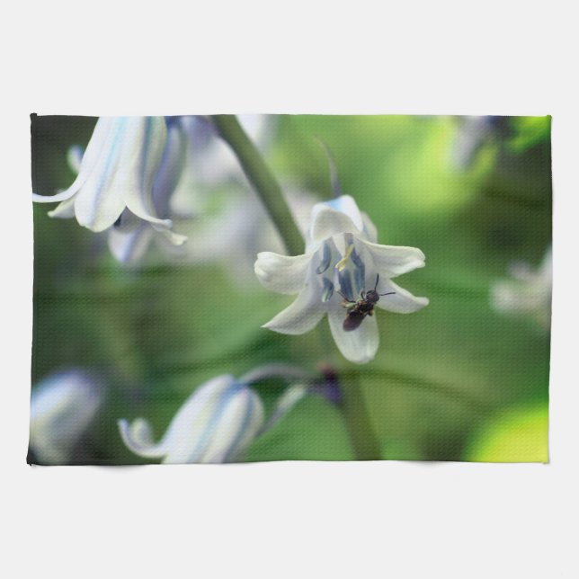 Linge De Cuisine Abeille sur Bluebell Flower Close Up  (Horizontal)