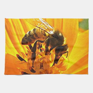 Linge De Cuisine Abeille sur une fleur
