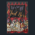 Linge De Cuisine Alice au pays des merveilles Mad Cheshire Chat<br><div class="desc">Ce nouveau design coloré est basé sur des dessins classiques d'Alice au pays des merveilles,  datant des années 1800,  montrant la fête du thé fou avec Alice,  le Chapeau Mad,  le Cheshire Cat,  le Lapin Blanc ainsi qu'une variété de personnages. De Alice au pays des merveilles par Lewis Carroll.</div>