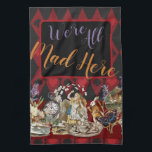 Linge De Cuisine Alice Aventures avec le Chat de Cheshire Fou de Wo<br><div class="desc">Ce nouveau design coloré est basé sur les dessins classiques originaux des Aventures d'Alice au Pays des Merveilles, datant des années 1800, montrant la folle fête de thé avec Alice, le Chapelier Fou, le Chat de Cheshire et le Lapin Blanc ainsi que divers personnages originaux. Tiré des Aventures d'Alice au...</div>