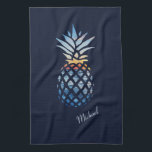 Linge De Cuisine Ananas Sunset Beach Custom<br><div class="desc">Une plage au coucher du soleil et l'horizon en forme d'ananas montrant un océan calme. Parfait pour les fêtes de ménage et les fêtes d'anniversaire ! CONSEIL - Associez ceci avec des articles correspondants comme la bouteille, et peut refroidir dans cette collection. Ajoutez votre nom ou nom d'invité en cliquant...</div>