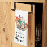 Linge De Cuisine Aquarelle Citrouille Spice Coffee | Happy Fall Y'a<br><div class="desc">Cette serviette de cuisine est parfaite pour tous ceux qui ont hâte de tomber et tout ce qui est épice citrouille. Le design présente une image aquarelle d'une boisson citrouille d'épices avec un assortiment de bonbons d'automne avec le dicton "happy fall y'all" ci-dessous en lettres noires avec une branche de...</div>