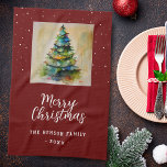 Linge De Cuisine Aquarelle festive Joyeux Arbre de Noël Artistique<br><div class="desc">Aquarelle Festive Joyeux Arbre de Noël Dessin artistique Serviettes de cuisine de vacances rouges. Dessin d'aquarelle festif d'un sapin de Noël coloré avec un joyeux souhait de Noël dans un script blanc branché sur un arrière - plan rouge foncé. Vous pouvez changer n'importe quel texte sur la serviette.</div>
