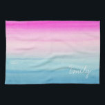Linge De Cuisine Aquarelle rose et bleue d'Ombre personnalisée<br><div class="desc">Lavage de gradient d'aquarelle de couleurs roses et bleues lumineuses. Ajoutez votre nom pour le personnaliser.</div>