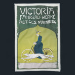 Linge De Cuisine Art Nouveau vintage, Victoria Fahrrad Werke, Rehm<br><div class="desc">Illustration vintage Design d'affiche publicitaire Art nouveau avec Victoria Fahrrad Werke par Fritz Rehm,  c. 1910. Victoria Fahrrad Werke présente une femme victorienne portant une longue robe et faisant du vélo avec son chien de compagnie afghan blanc qui court à côté d'elle.</div>