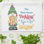 Linge De Cuisine Baking Spiritueux brillant Noël Monogramme de Noël<br><div class="desc">Accessoire de cuisine familiale Monogram. Baking Spirits Lumineux Noël Fêtes. Parfait pour quand vous faites vos gâteaux de Noël préférés. Petit gnome, pain d'épices homme et épingle roulante. Monogrammé avec nom du chef, boulanger, cuisinier ou autre titre favori. Typographie festive et amusante. Merveilleux pour les fêtes de biscuits et la...</div>