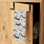 Linge De Cuisine Basset Hound Chig Bones and Paws<br><div class="desc">Basset Chatte Chiens Hound avec des manteaux brun,  noir,  blanc et citron avec des os de chien éparpillés et empreintes de pattes motif chien amusant.</div>