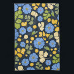 Linge De Cuisine Bleus et fleurs<br><div class="desc">Ce joli motif floral Spring présente des fleurs de primrose zébrée bleues,  des éléments foliaires et des feuilles de fougères vertes ainsi que deux bleuets volants. OEuvre dessinée à la main,  originale.</div>