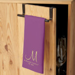 Linge De Cuisine Bordeaux Solide Color Gold Nom de famille Monogram<br><div class="desc">Télécharger sur mesure Ajouter votre photo ou logo Texte Élégant Moderne Cute Monogram Cuisine & Dining / Table & Cuisine Linge/ Nom de famille initial Modèle Or Monogramme Bordeaux Couleur Solide Serviette de cuisine.</div>