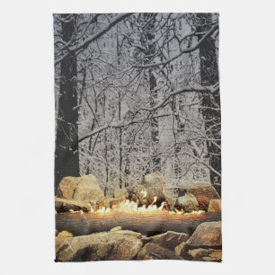 Linge De Cuisine Bûche de Yule en feu dans une forêt enneigée