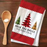 Linge De Cuisine Buffle rustique Fermier Vérifier les arbres de Noë<br><div class="desc">Célébrez la saison des Fêtes avec cette charmante serviette de thé rustique de style ferme. Ornée de trois sapins décorés de buffles festifs et décorés de motifs dans les tons rouge, vert et or, cette serviette de thé ajoutera une touche de charme champêtre à toute cuisine. Doté de deux zones...</div>