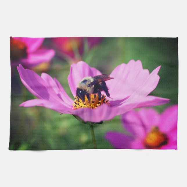 Linge De Cuisine Bumble Bee Sur Fleur Cosmos Rose (Horizontal)