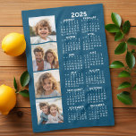 Linge De Cuisine Calendrier 2025 avec 4 Photo Collage Bleu<br><div class="desc">Un collage photo de 4 avec un calendrier 2025. Un objet amusant pour le Nouvel An. Ajoutez 4 photos carrés à cette conception. Avec un peu de travail, vous pouvez changer la couleur arrière - plan et la couleur du calendrier lorsque vous cliquez sur l'option personnaliser et choisissez différentes couleurs....</div>