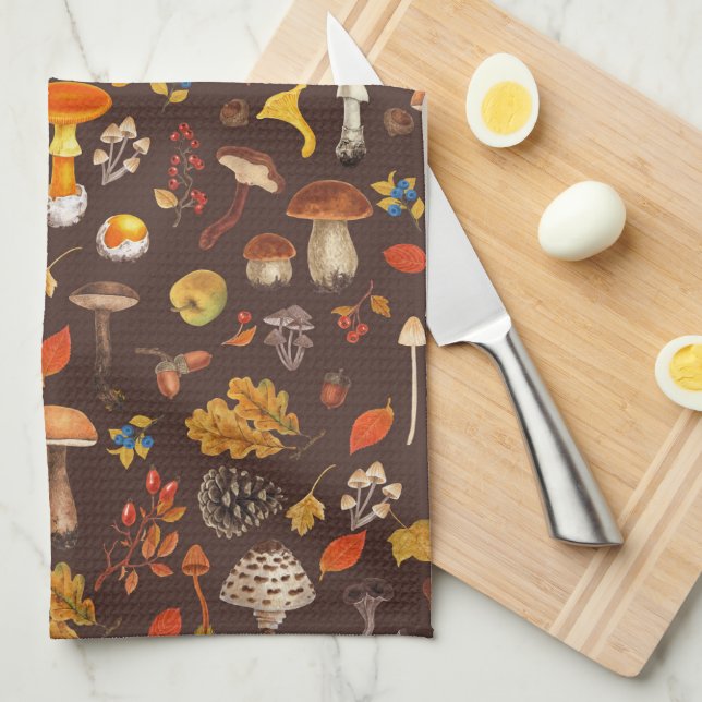 Linge De Cuisine Champignons sauvages sur fond marron (Quart Plié)